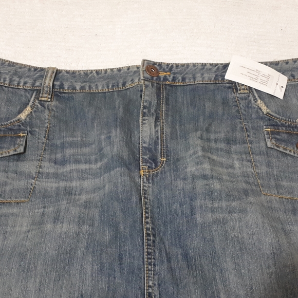 Tommy Hilfiger Size 18 Short Jean Skirt W7… - Picture 8 of 8